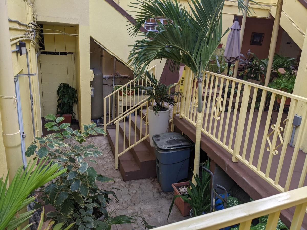 Midtown Guest House Charlotte Amalie Extérieur photo