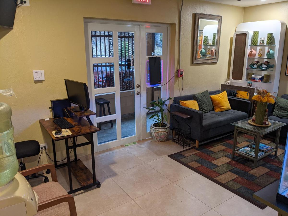 Midtown Guest House Charlotte Amalie Extérieur photo
