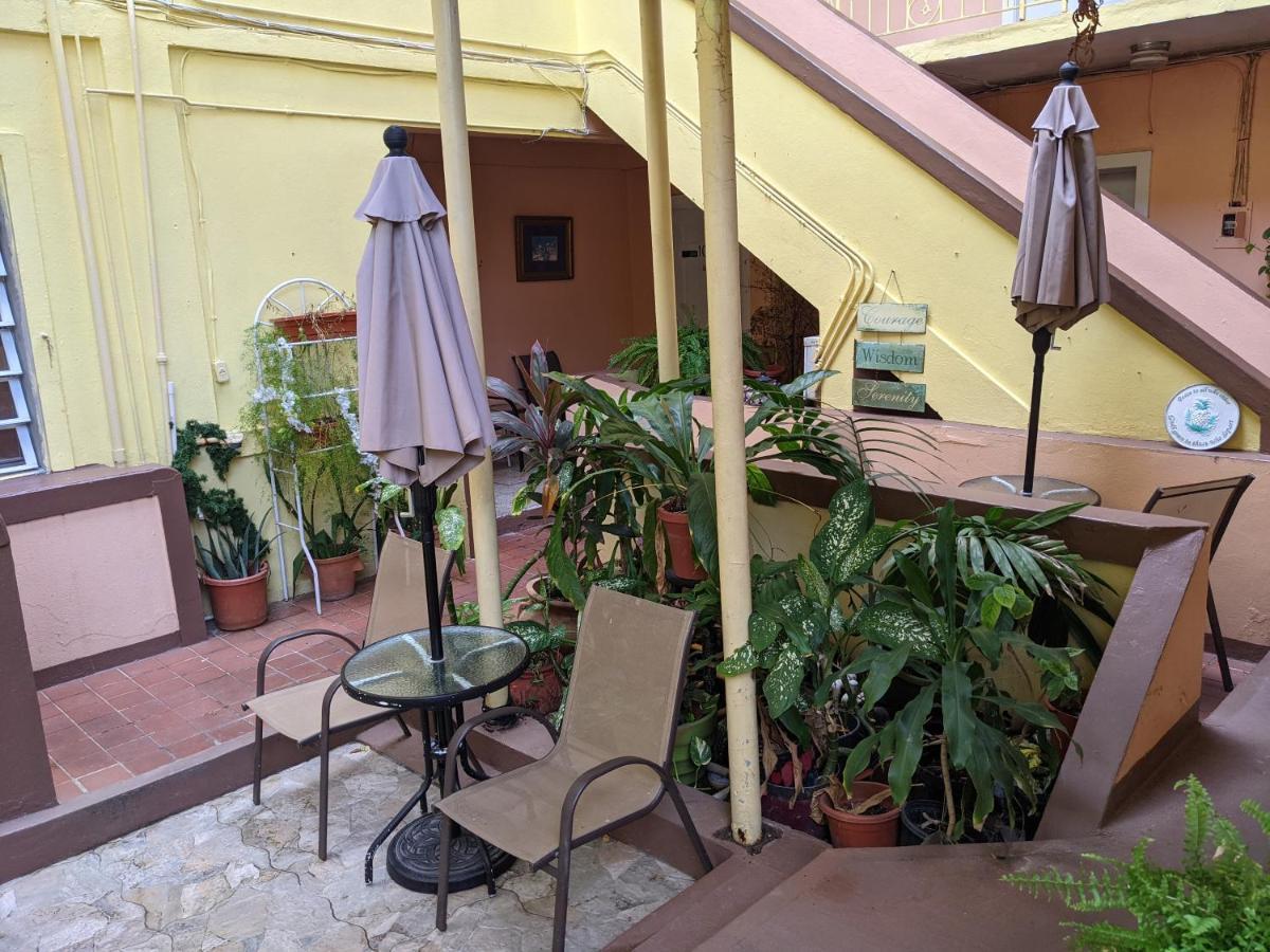 Midtown Guest House Charlotte Amalie Extérieur photo