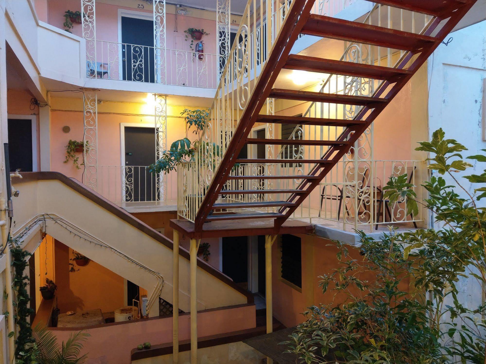 Midtown Guest House Charlotte Amalie Extérieur photo