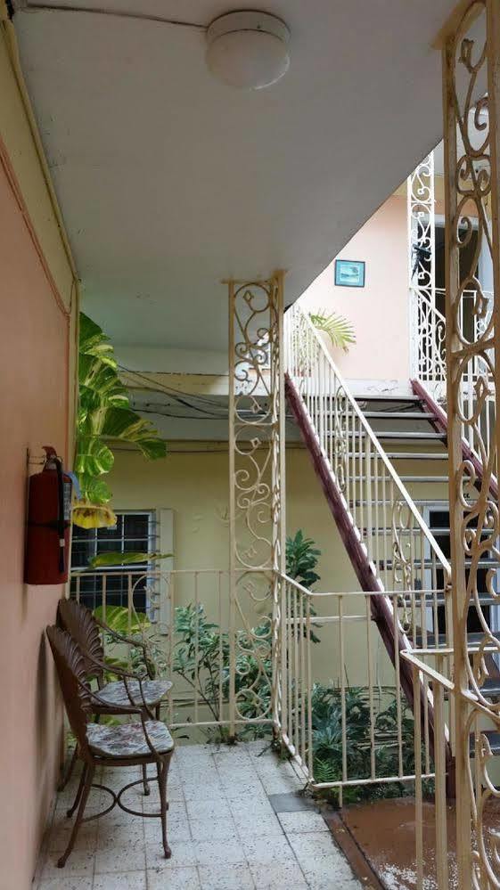 Midtown Guest House Charlotte Amalie Extérieur photo